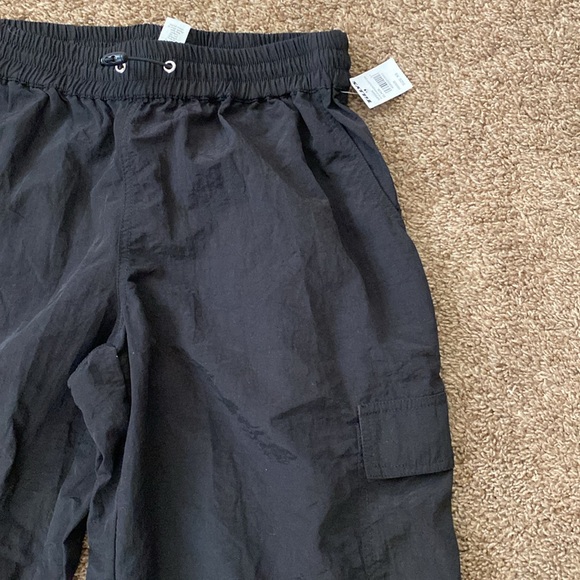 Tilly’s | NWT Black Light Weight Cargo Pants - Picture 2 of 8